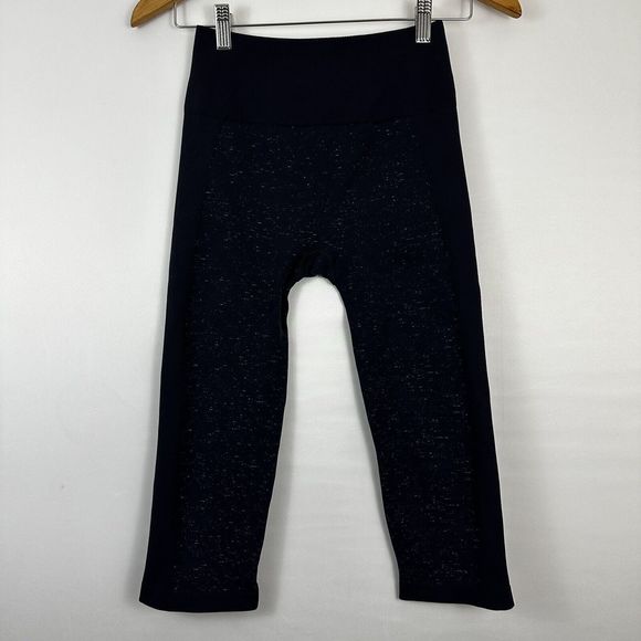 Lululemon‎ Athletica Free To Flow Crop 17 Inch Inseam Navy And White Size 6 - Picture 2 of 5